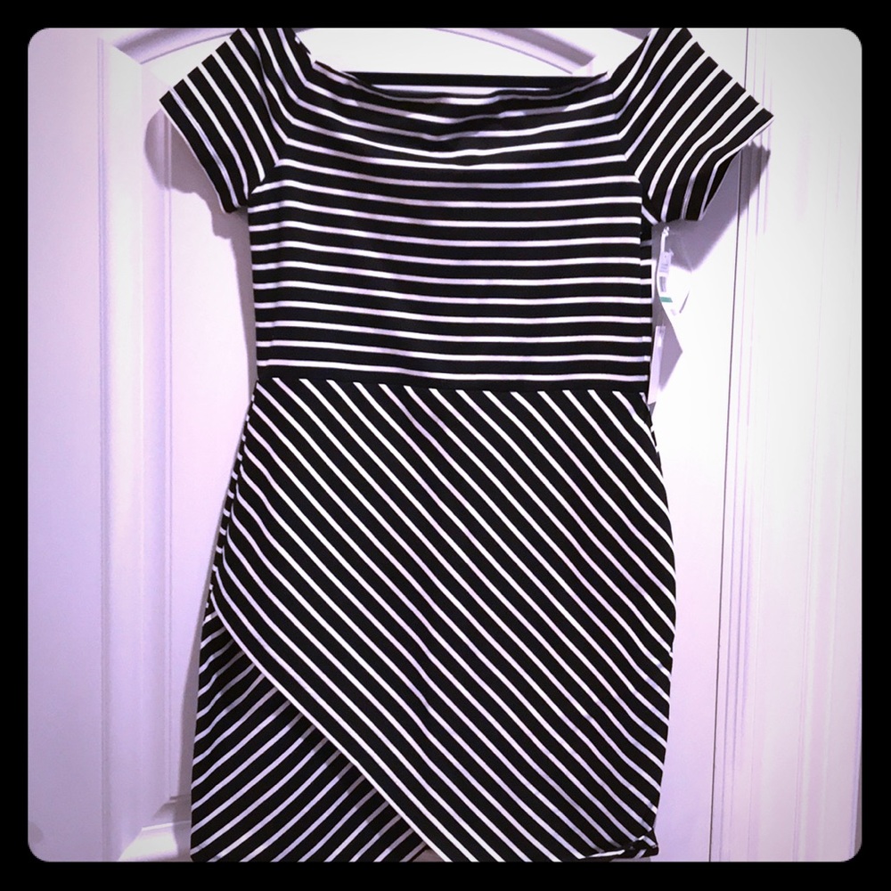 1.State off the shoulder Stripped dress